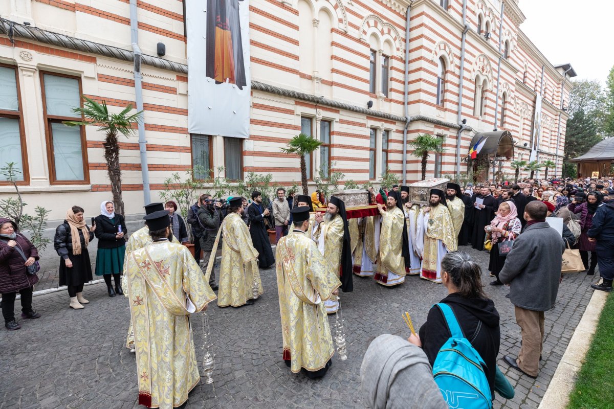 A început pelerinajul la moaștele Sfântului Ierarh Nectarie de la Mănăstirea Radu Vodă din Capitală 233022