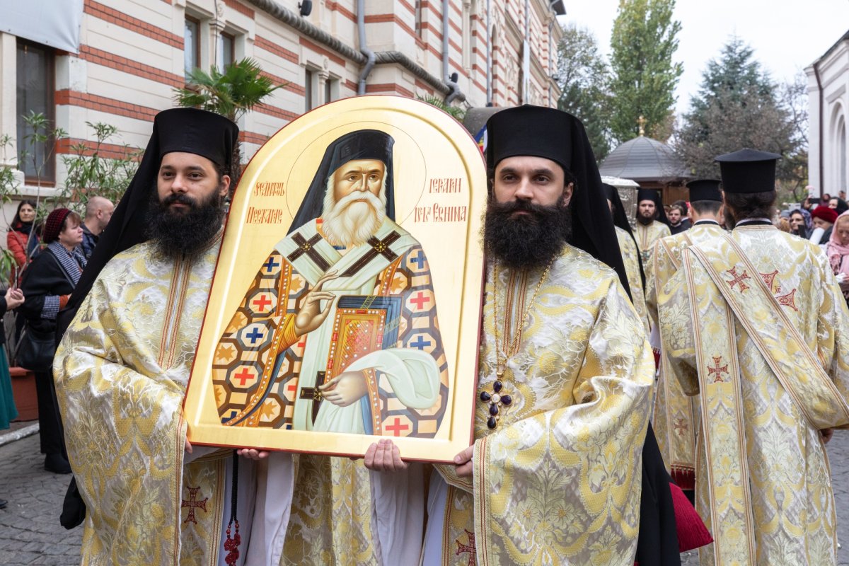 A început pelerinajul la moaștele Sfântului Ierarh Nectarie de la Mănăstirea Radu Vodă din Capitală 233023