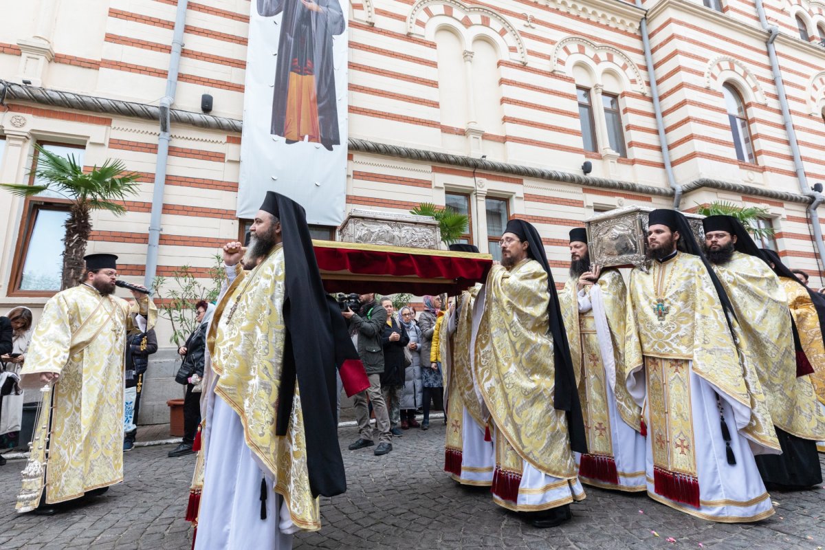 A început pelerinajul la moaștele Sfântului Ierarh Nectarie de la Mănăstirea Radu Vodă din Capitală 233024