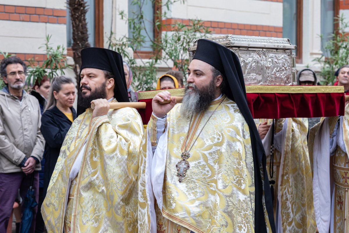 A început pelerinajul la moaștele Sfântului Ierarh Nectarie de la Mănăstirea Radu Vodă din Capitală 233026