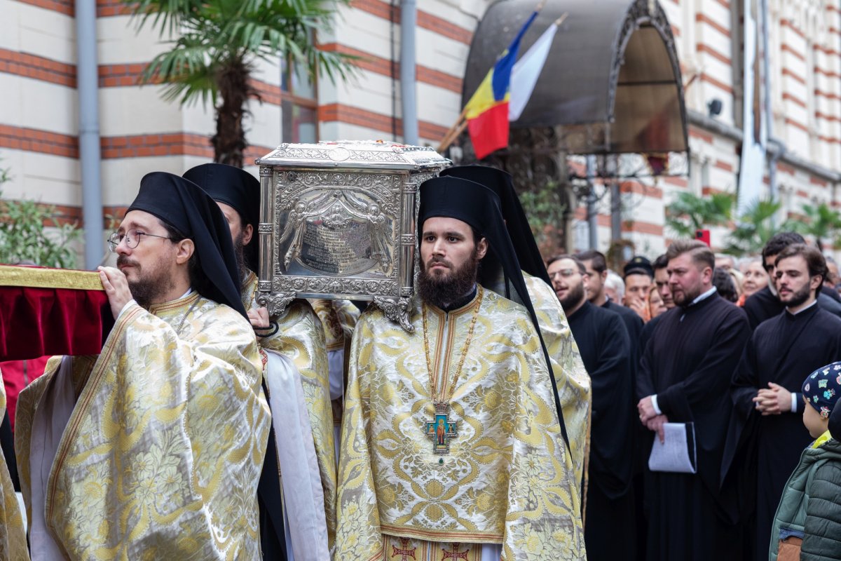 A început pelerinajul la moaștele Sfântului Ierarh Nectarie de la Mănăstirea Radu Vodă din Capitală 233027