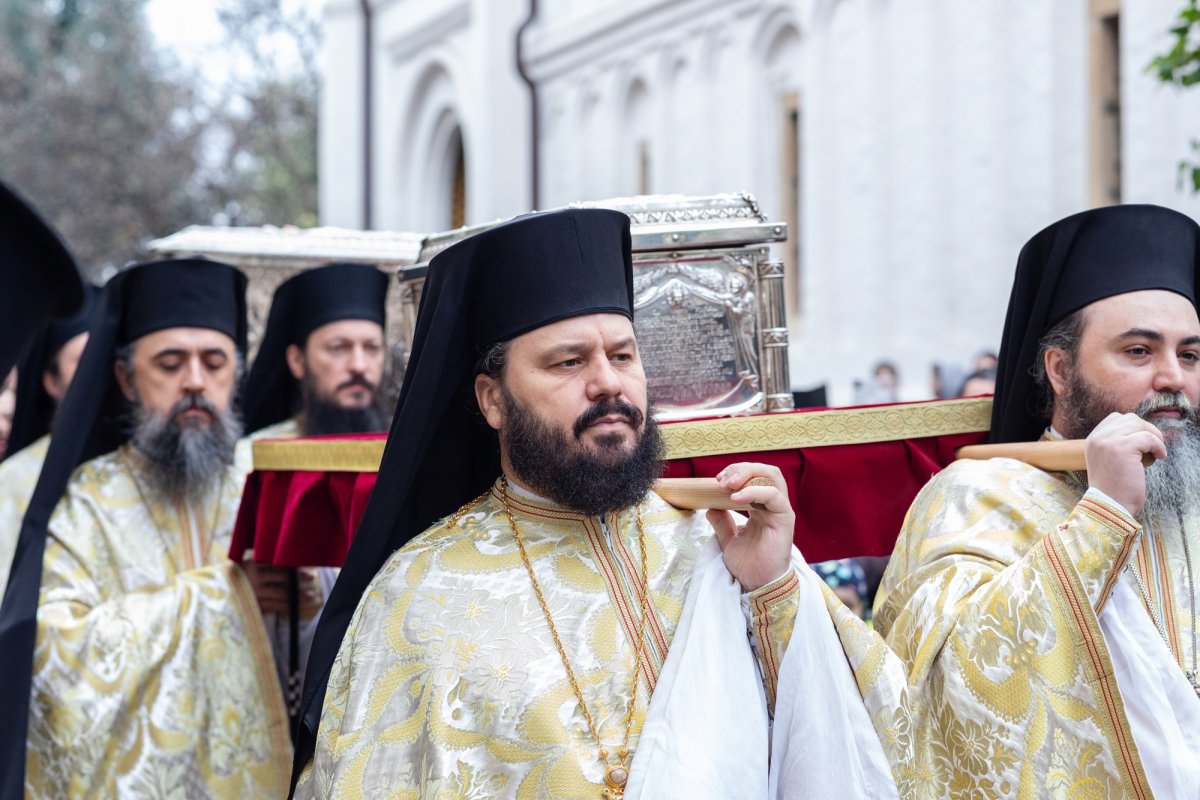A început pelerinajul la moaștele Sfântului Ierarh Nectarie de la Mănăstirea Radu Vodă din Capitală 233029
