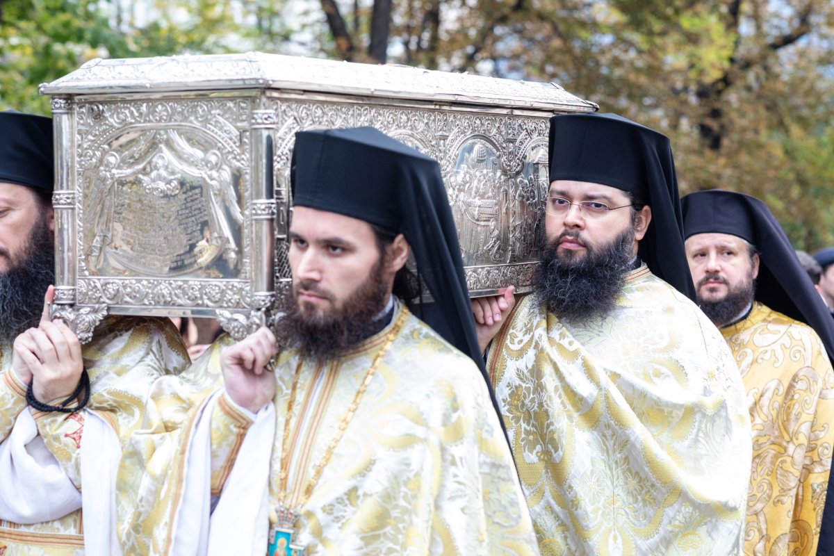 A început pelerinajul la moaștele Sfântului Ierarh Nectarie de la Mănăstirea Radu Vodă din Capitală 233034