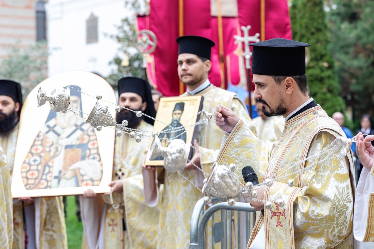 A început pelerinajul la moaștele Sfântului Ierarh Nectarie de la Mănăstirea Radu Vodă din Capitală 233036