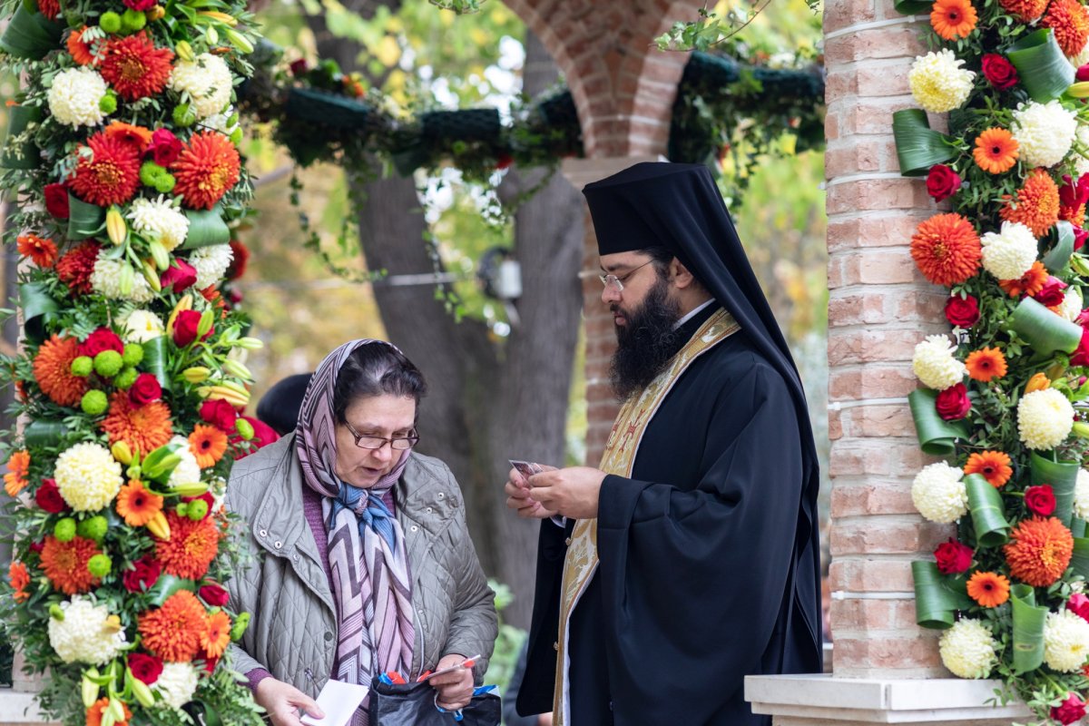 A început pelerinajul la moaștele Sfântului Ierarh Nectarie de la Mănăstirea Radu Vodă din Capitală 233041