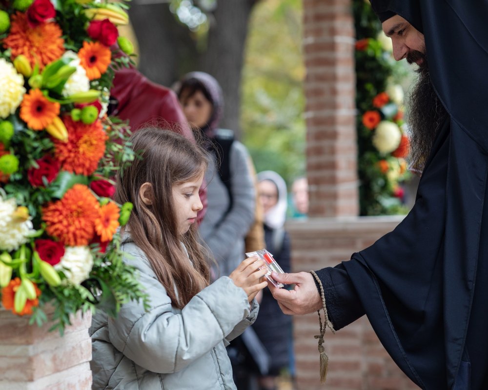 A început pelerinajul la moaștele Sfântului Ierarh Nectarie de la Mănăstirea Radu Vodă din Capitală 233049