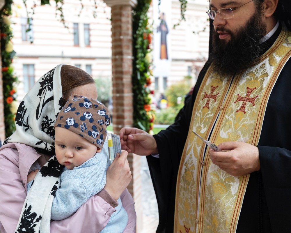 A început pelerinajul la moaștele Sfântului Ierarh Nectarie de la Mănăstirea Radu Vodă din Capitală 233050