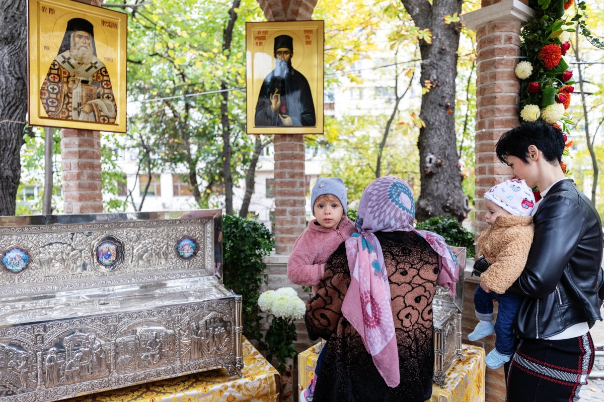 A început pelerinajul la moaștele Sfântului Ierarh Nectarie de la Mănăstirea Radu Vodă din Capitală 233052