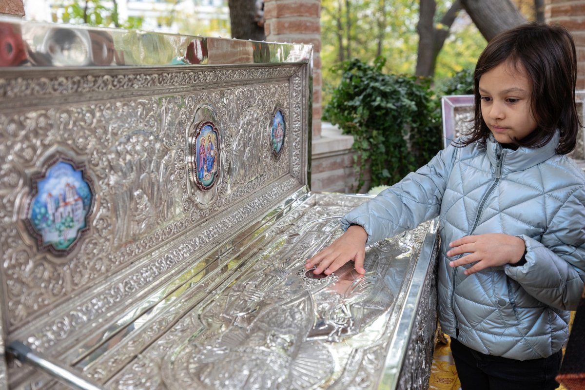 A început pelerinajul la moaștele Sfântului Ierarh Nectarie de la Mănăstirea Radu Vodă din Capitală 233057