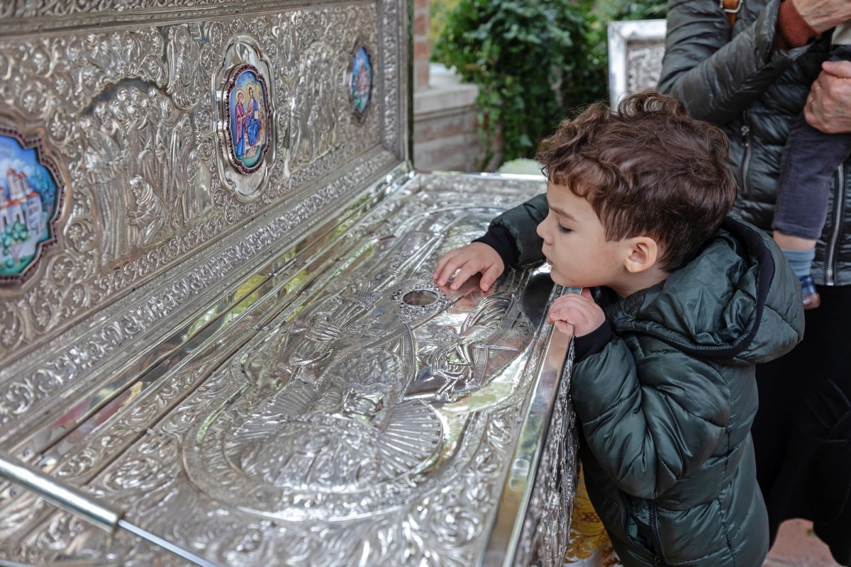 A început pelerinajul la moaștele Sfântului Ierarh Nectarie de la Mănăstirea Radu Vodă din Capitală 233058