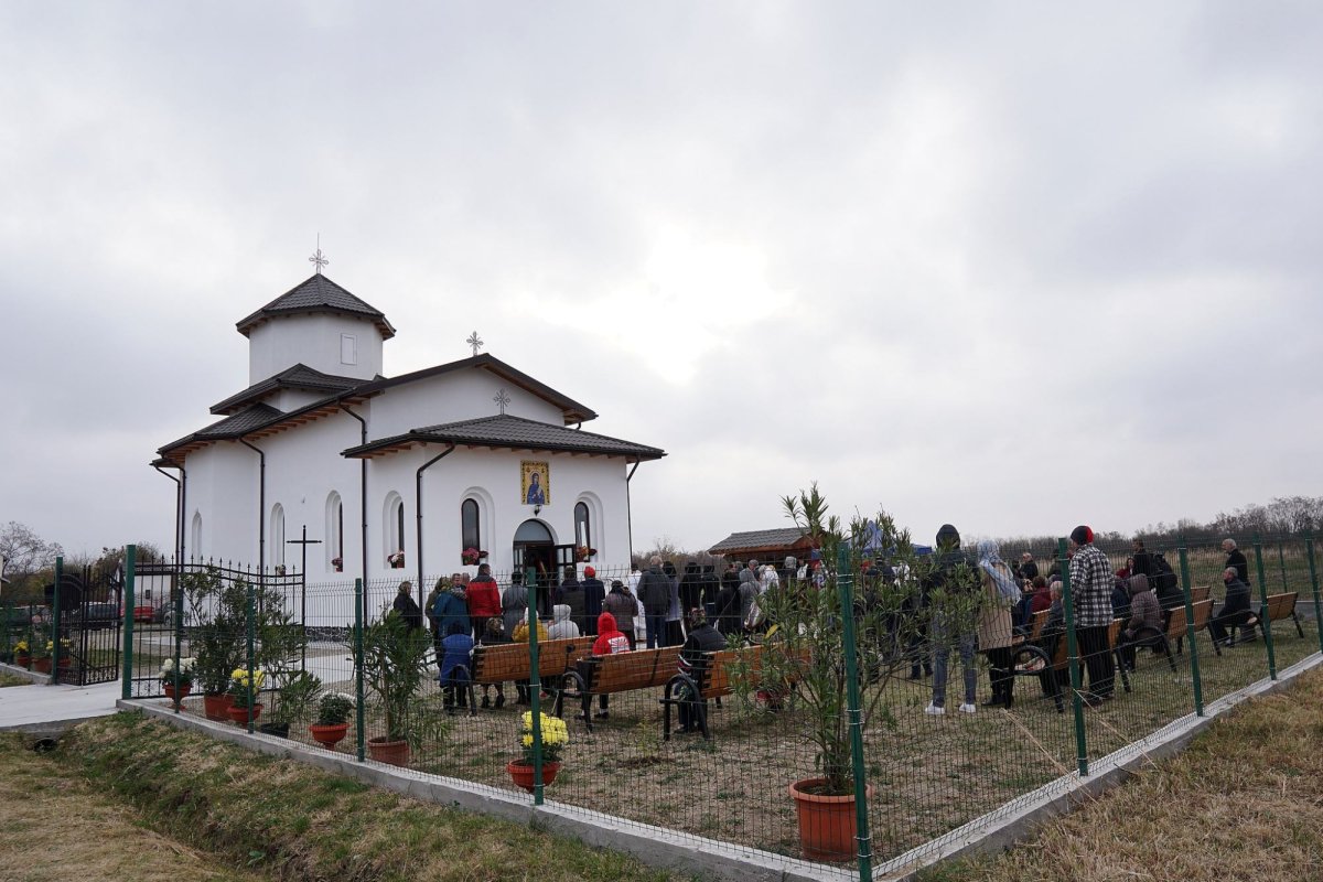 O nouă biserică pentru parohia argeșeană Smei 233115