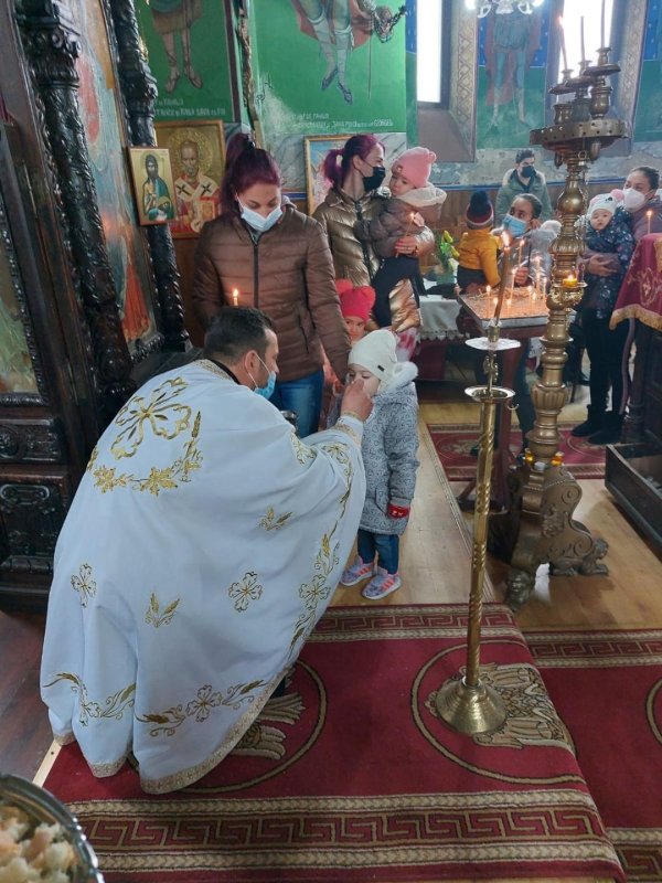 Furculești, o comunitate ocrotită de Sfinţii Arhangheli 233118