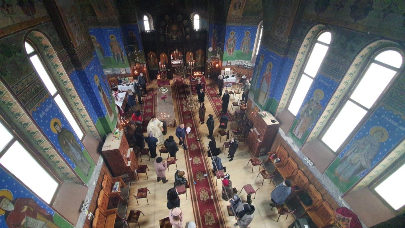 Furculești, o comunitate ocrotită de Sfinţii Arhangheli 233124