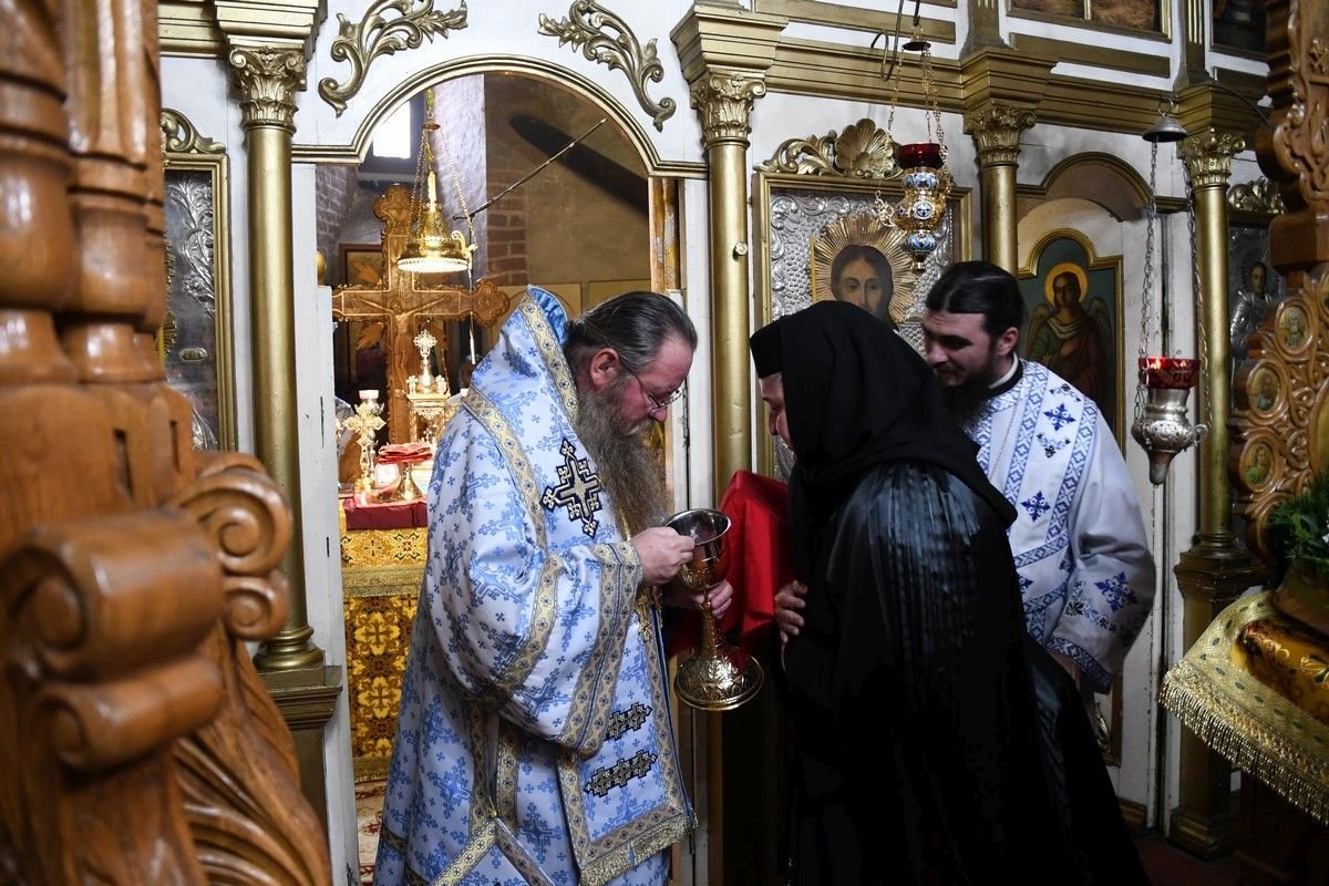 Hramul Mănăstirii Războieni din judeţul Neamţ 233253