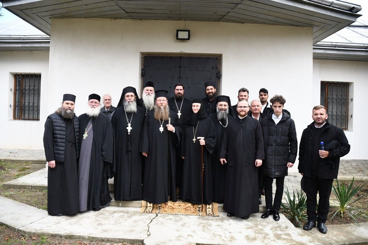 Hramul Mănăstirii Războieni din judeţul Neamţ 233254