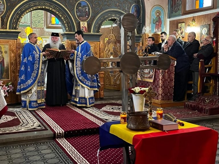 Cruce nouă pentru o biserică din județul Timiș 233325