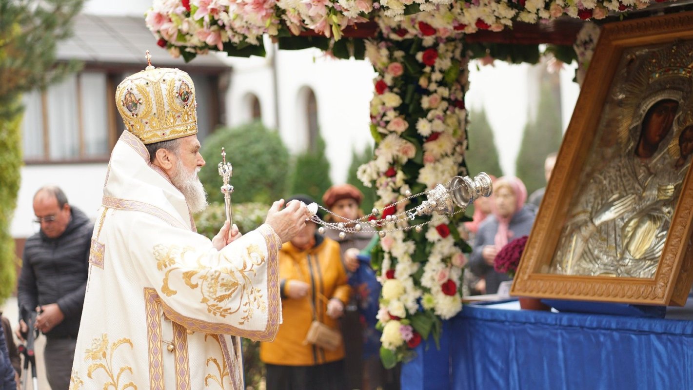 Icoana Maicii Domnului de la Pocrov la hramul mănăstirii din Slobozia  233326