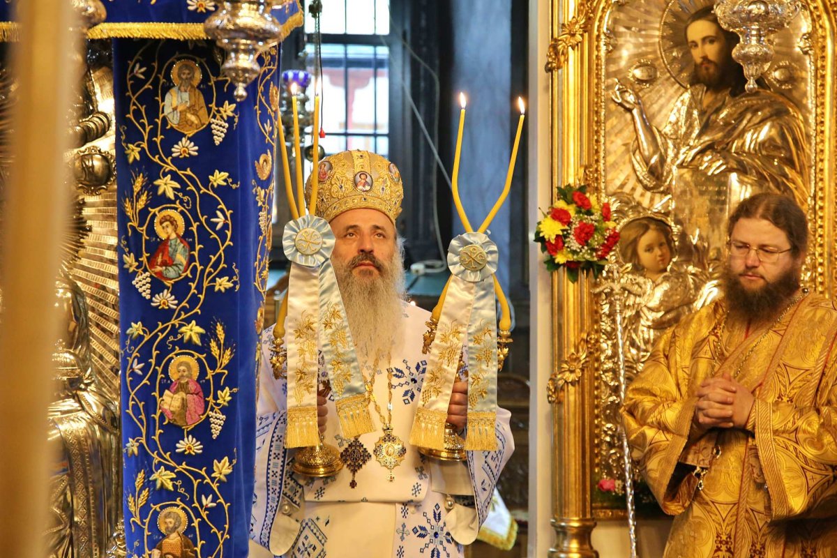 Mitropolitul Moldovei și Bucovinei la hramul Mănăstirii Agapia 233311