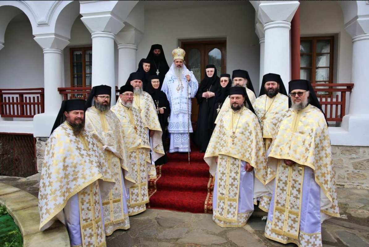 Mitropolitul Moldovei și Bucovinei la hramul Mănăstirii Agapia 233417