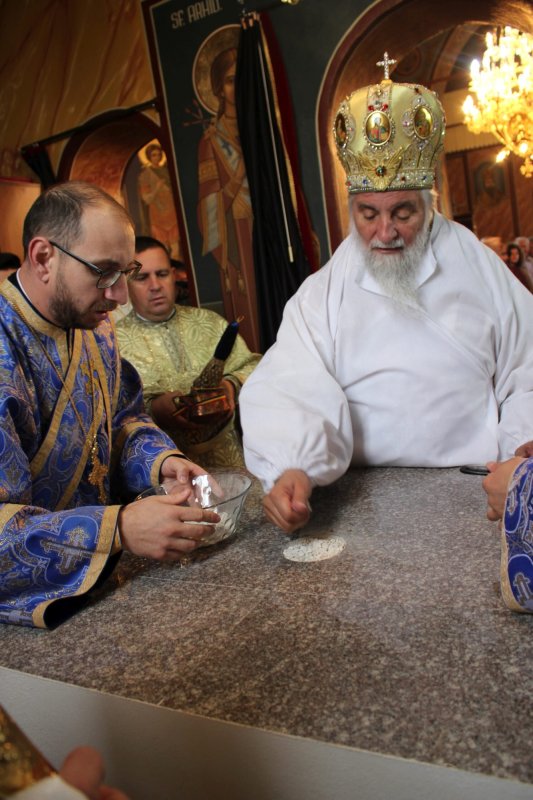 Biserică restaurată și o nouă capelă într‑o parohie gorjeană 233459