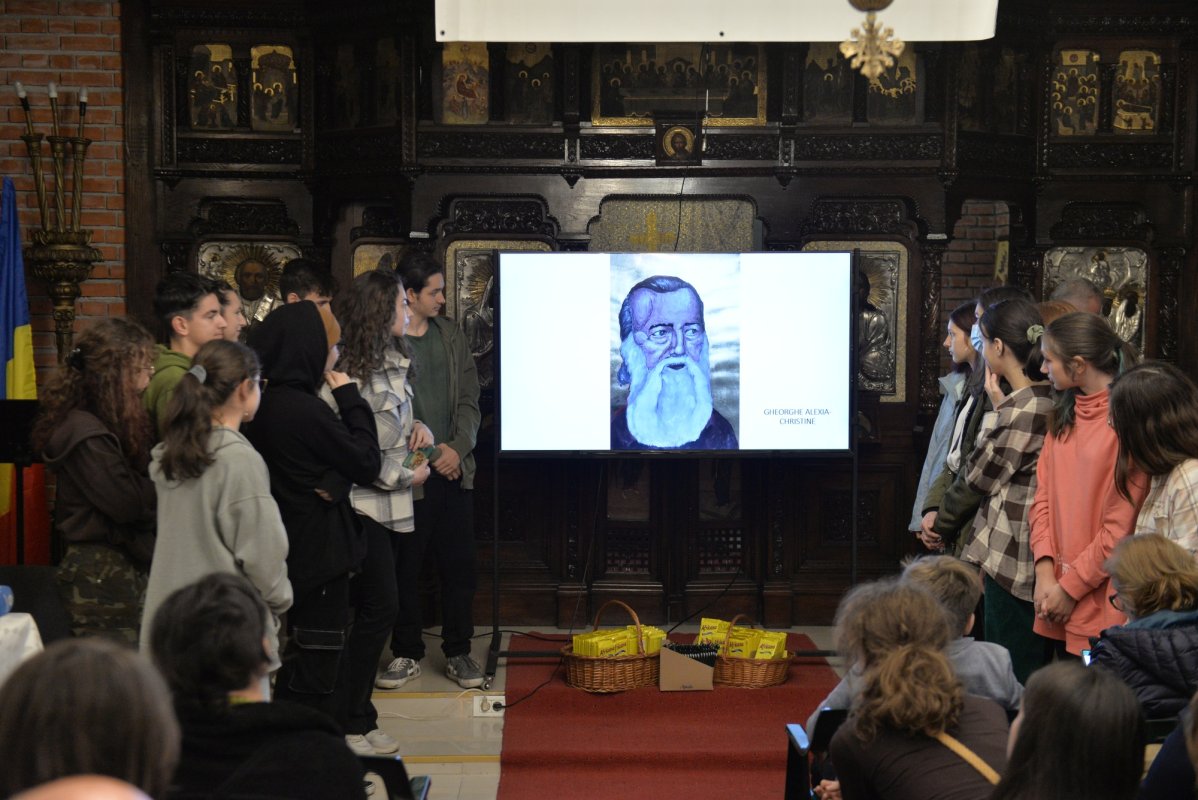 Expoziție de pictură și colaj la Parohia Iancu Vechi-Mătăsari 233471