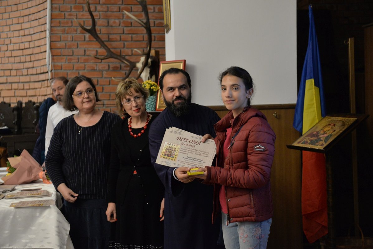 Expoziție de pictură și colaj la Parohia Iancu Vechi-Mătăsari 233472