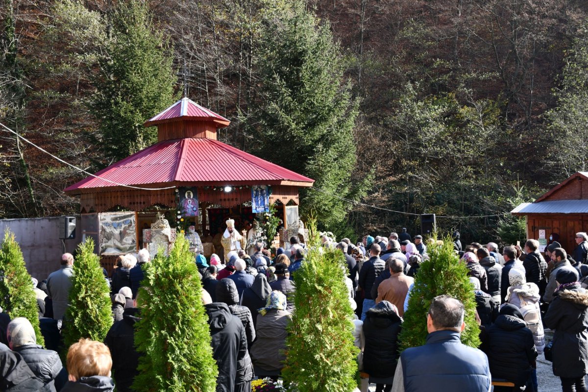 Sărbătoarea Schitului Feneș din Caraș-Severin 233480
