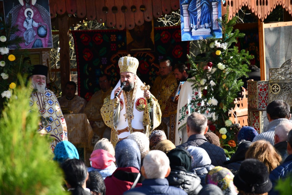 Sărbătoarea Schitului Feneș din Caraș-Severin 233484