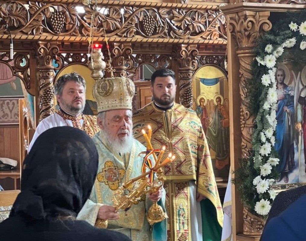 Sfinții Arhangheli cinstiți la un schit arădean 233479