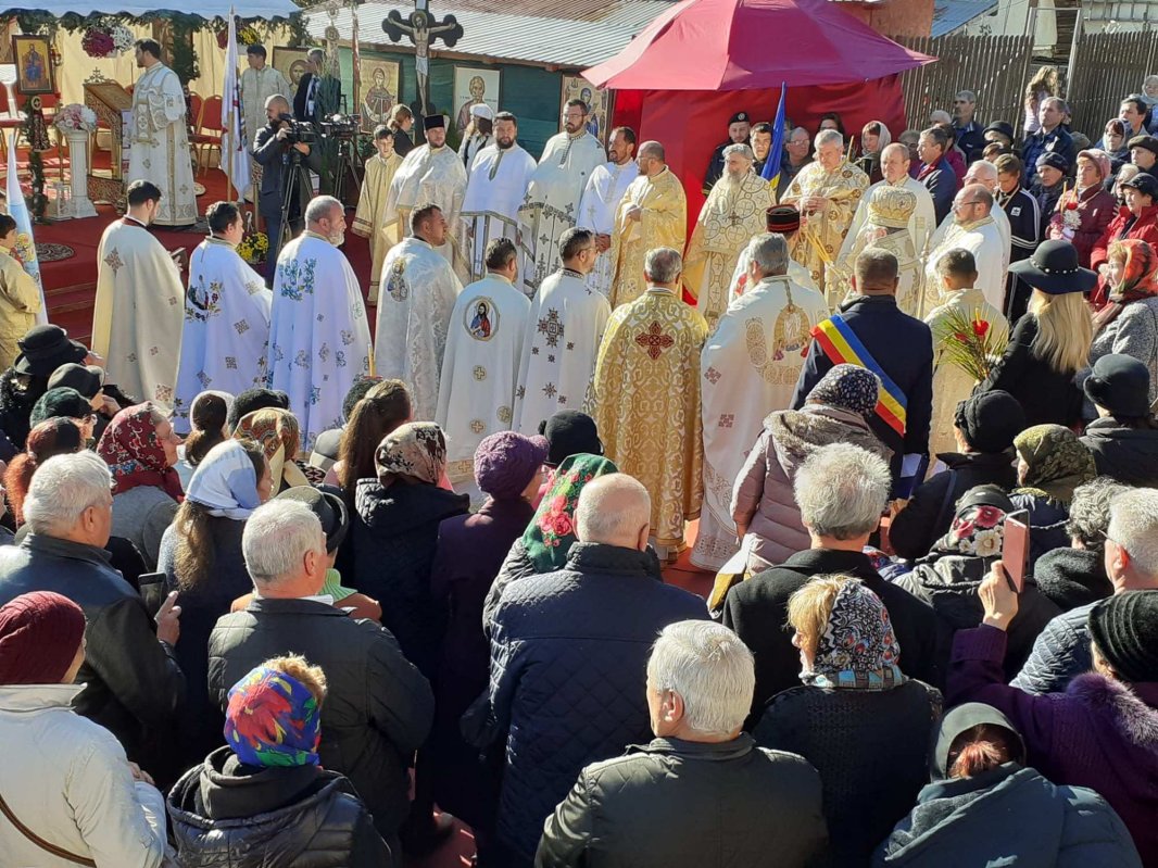 Biserică înnoită pentru credincioșii parohiei prahovene Rotari 234057