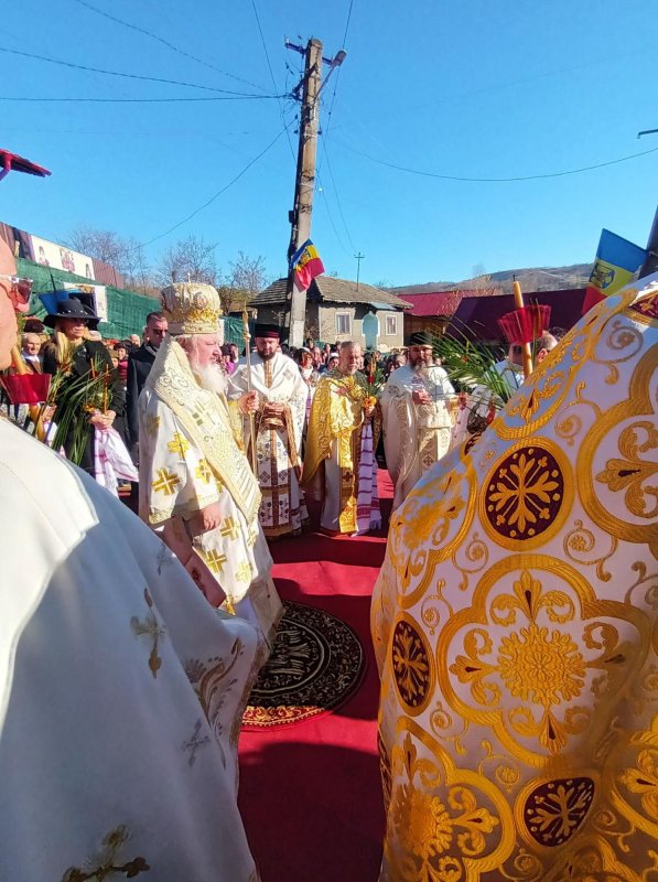 Biserică înnoită pentru credincioșii parohiei prahovene Rotari 234058