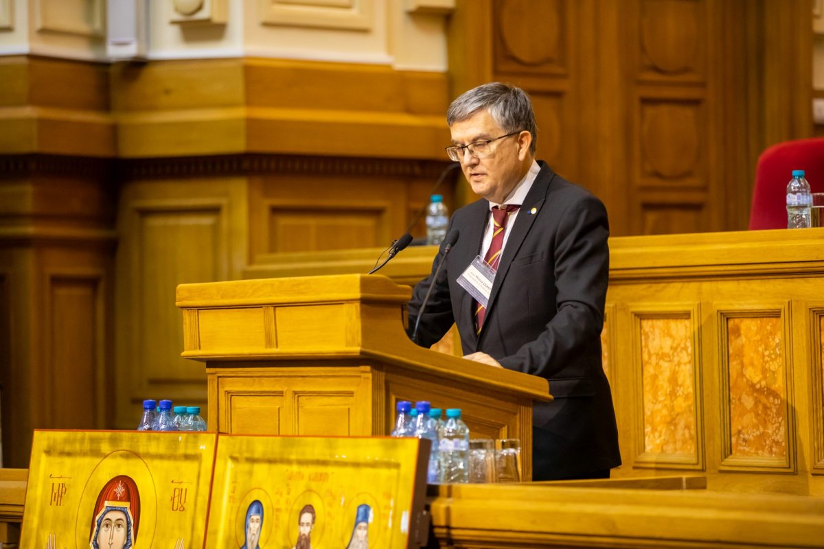 Conferință dedicată artei bisericești la Palatul Patriarhiei 234047