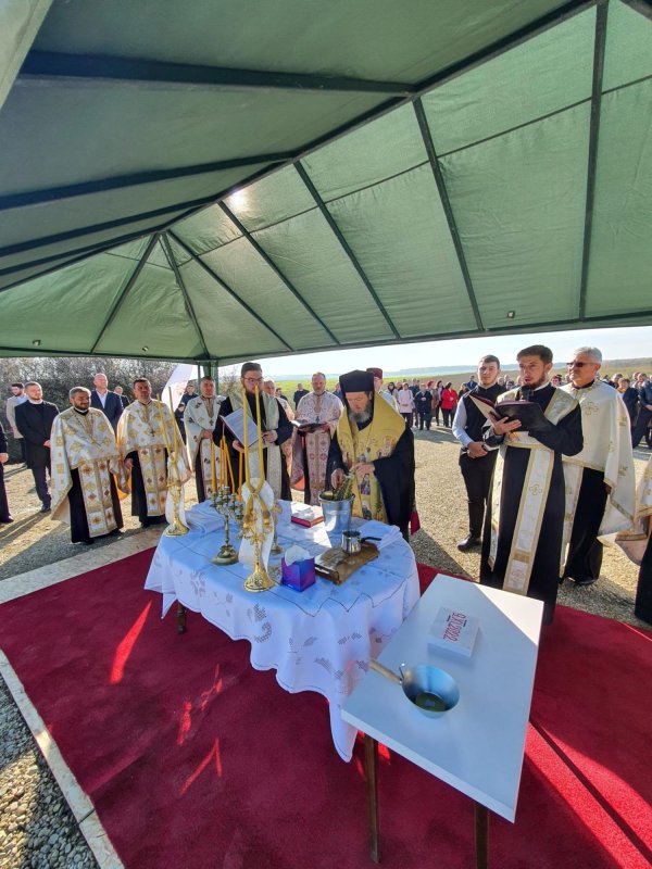 Parohia Băile Felix și‑a serbat patronul spiritual, pe Sfântul Ierarh Nectarie 233958