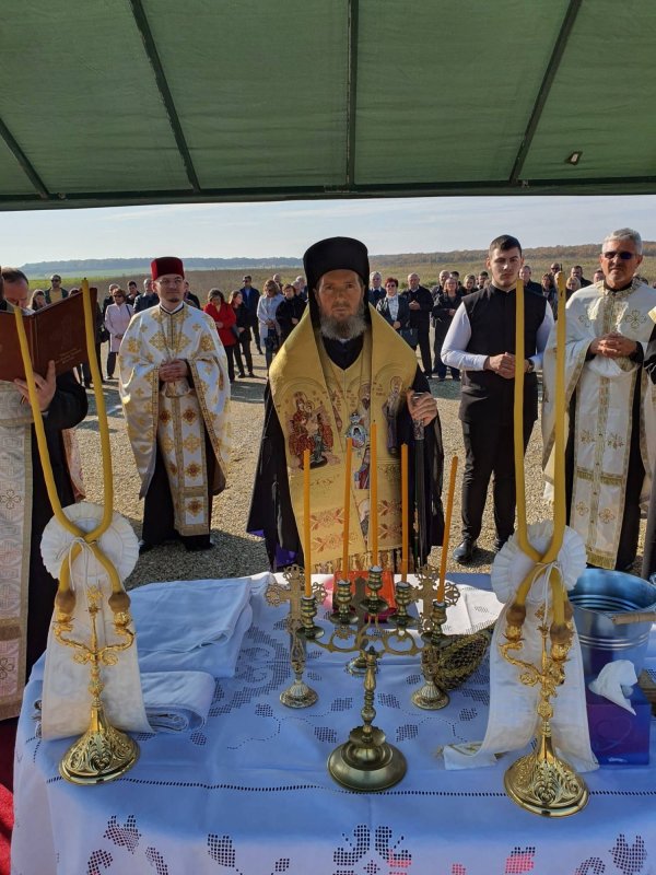 Parohia Băile Felix și‑a serbat patronul spiritual, pe Sfântul Ierarh Nectarie 233959