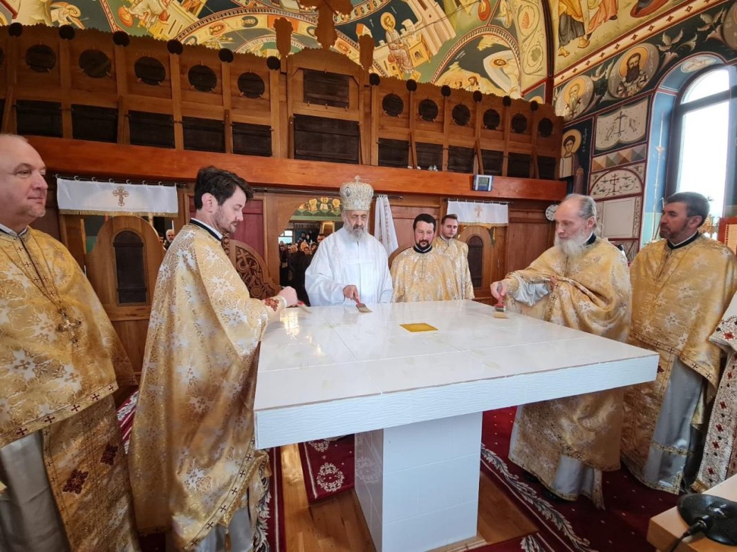 Târnosirea Bisericii „Sfinții Trei Ierarhi” din Parohia Petrești II, Alba 233951