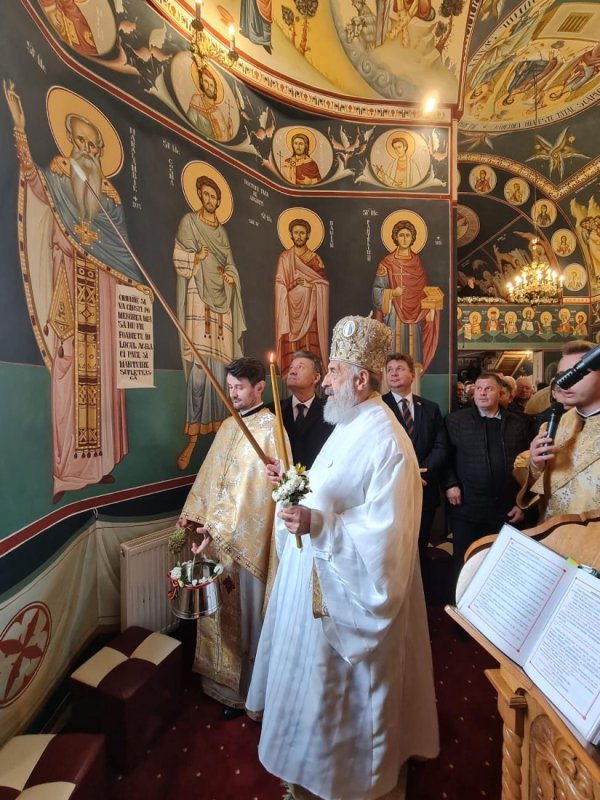 Târnosirea Bisericii „Sfinții Trei Ierarhi” din Parohia Petrești II, Alba 233952