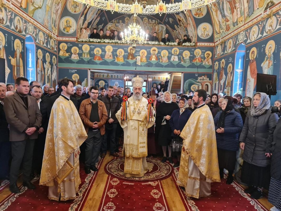 Târnosirea Bisericii „Sfinții Trei Ierarhi” din Parohia Petrești II, Alba 233953