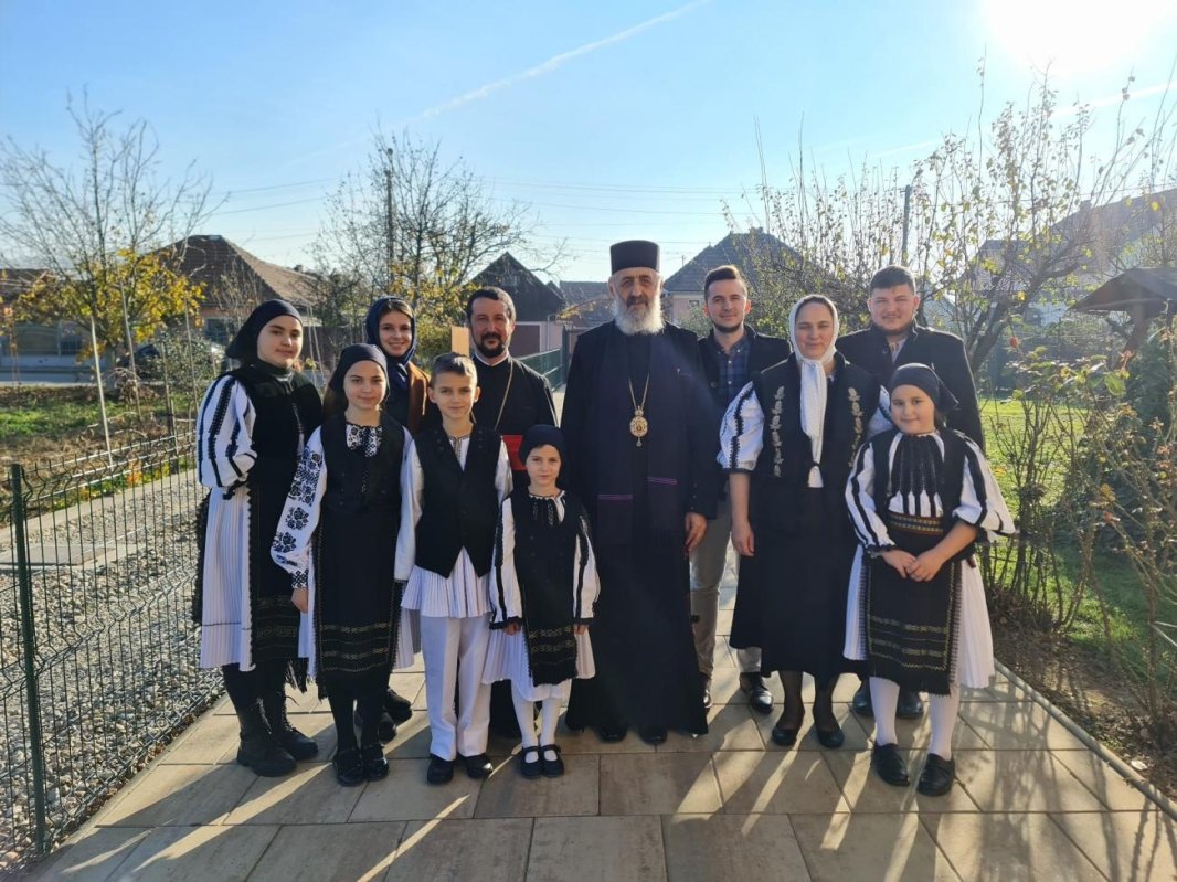 Târnosirea Bisericii „Sfinții Trei Ierarhi” din Parohia Petrești II, Alba 233954