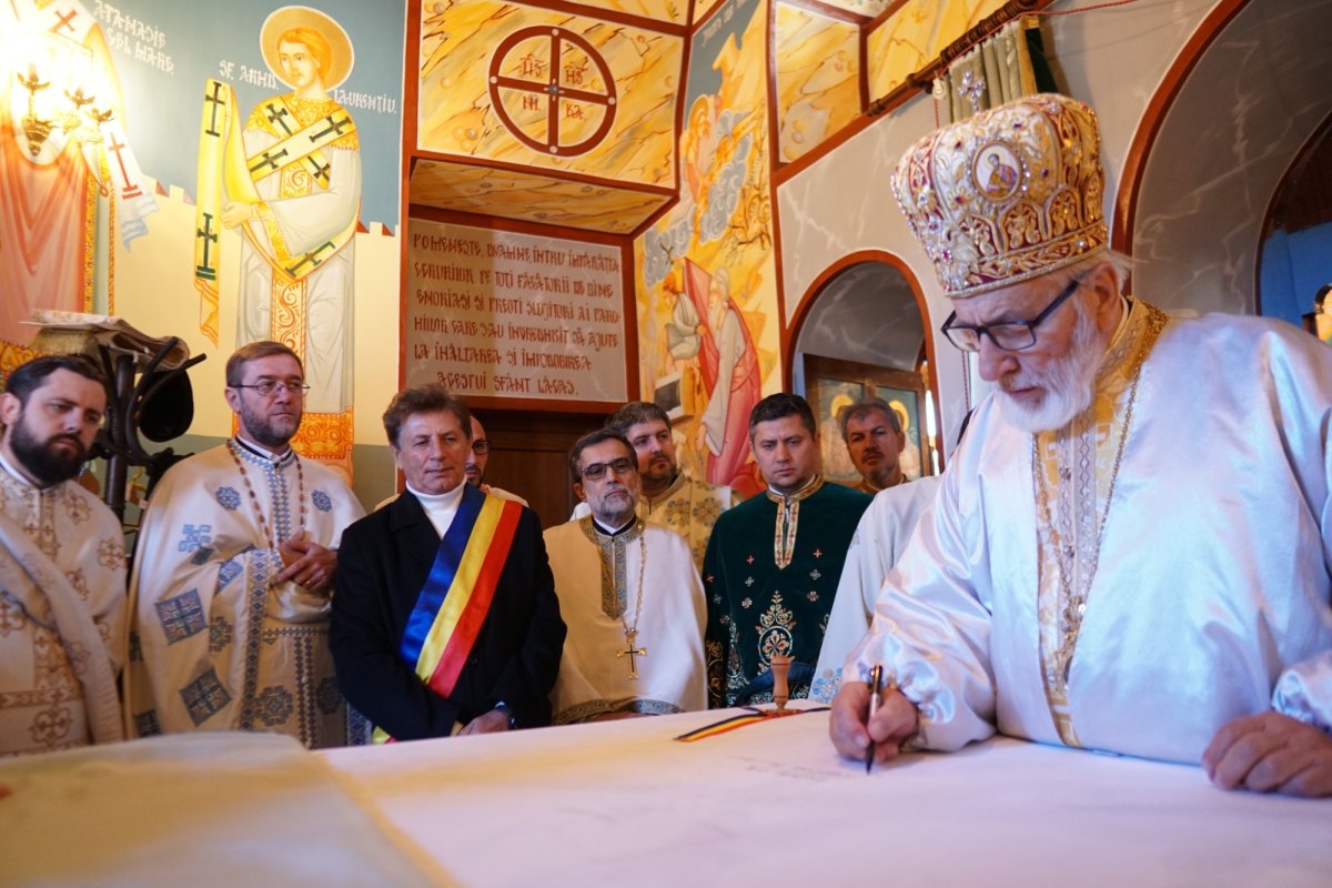 Înnoire și binecuvântare pentru credincioșii unei parohii argeșene 234255