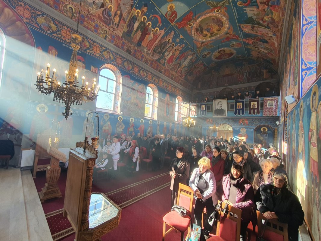 Liturghie arhierească în Parohia Săcădat, Protopopiatul Oradea 234152