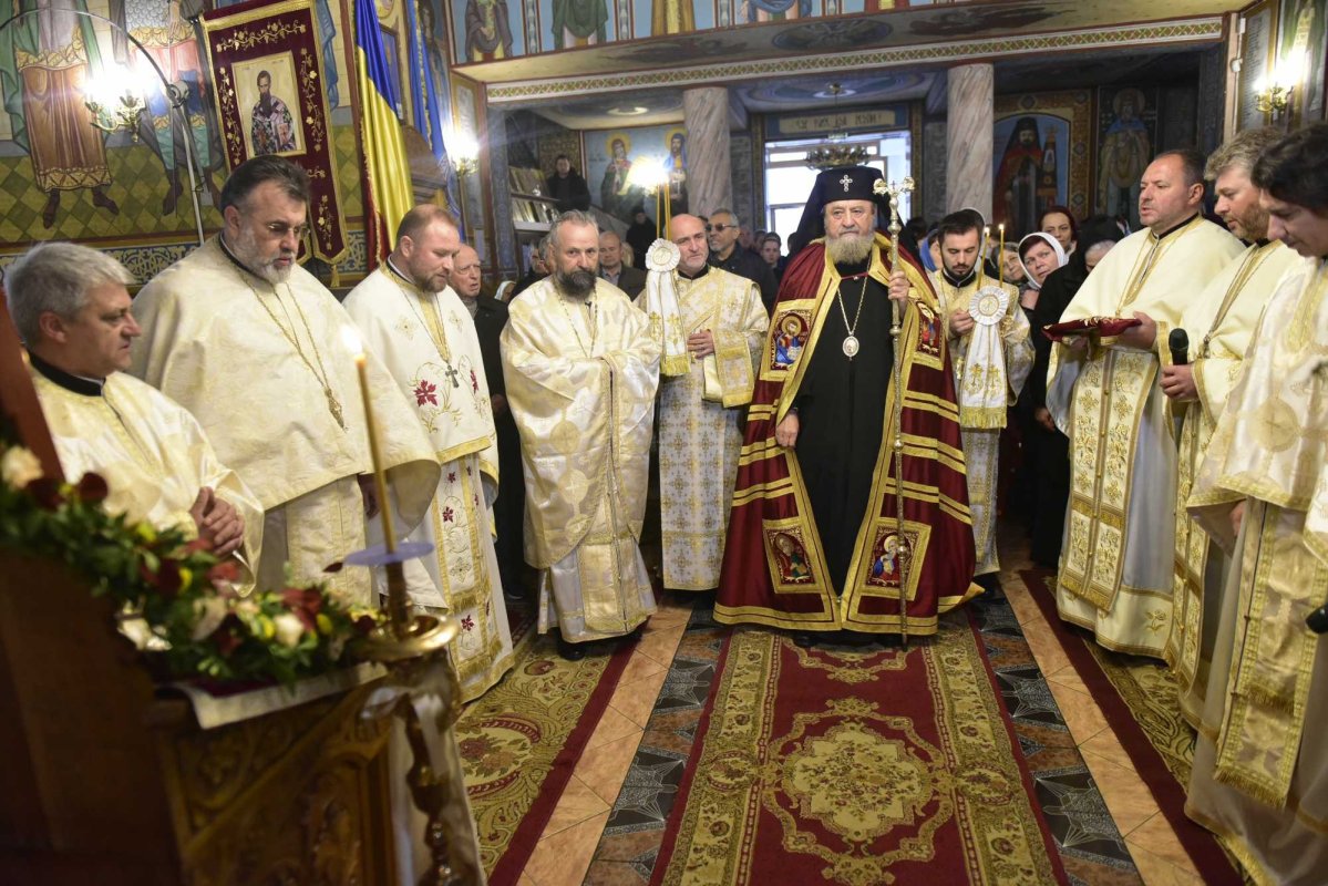 Sărbătoare pentru credincioșii din cartierul brașovean Tractorul 234145