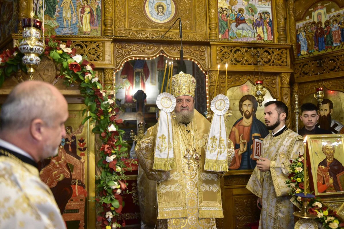 Sărbătoare pentru credincioșii din cartierul brașovean Tractorul 234147