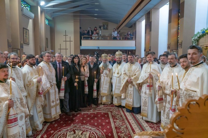 Altarul bisericii românești din orașul italian Novara a fost târnosit 234341