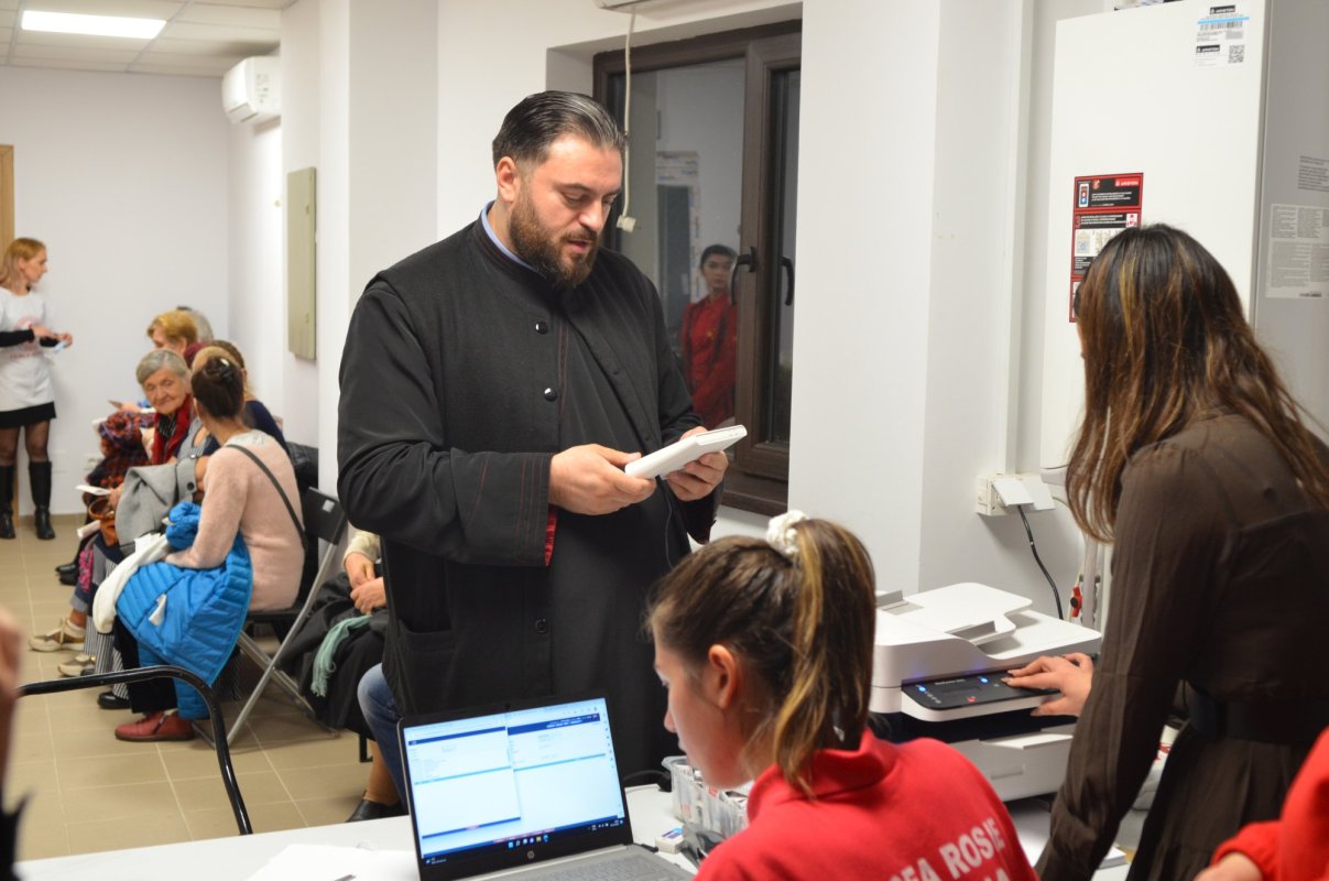 Consultații medicale gratuite la o parohie bucureșteană 234340