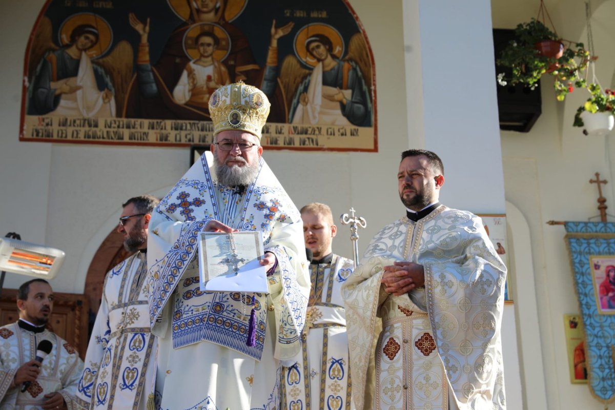 Sărbătoare la Biserica „Sfinții Arhangheli Mihail și Gavriil” din Baia Mare 234313