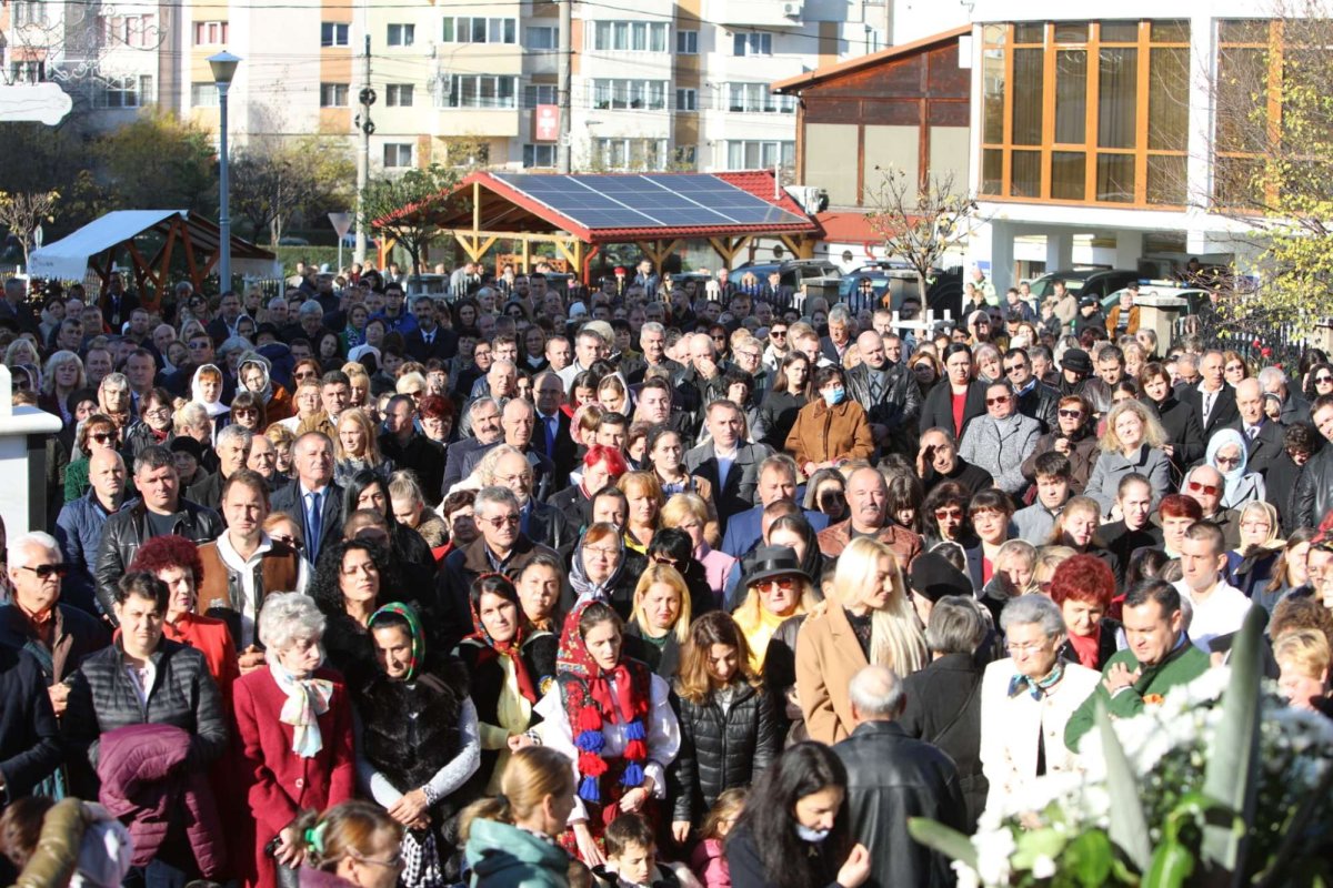 Sărbătoare la Biserica „Sfinții Arhangheli Mihail și Gavriil” din Baia Mare 234314