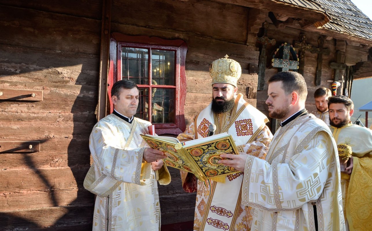 Târnosiri de biserici în localităţi hunedorene 234322