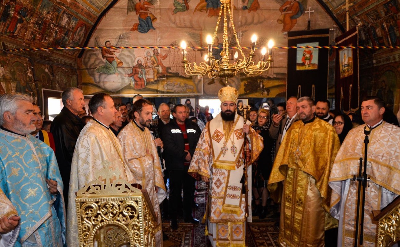 Târnosiri de biserici în localităţi hunedorene 234323