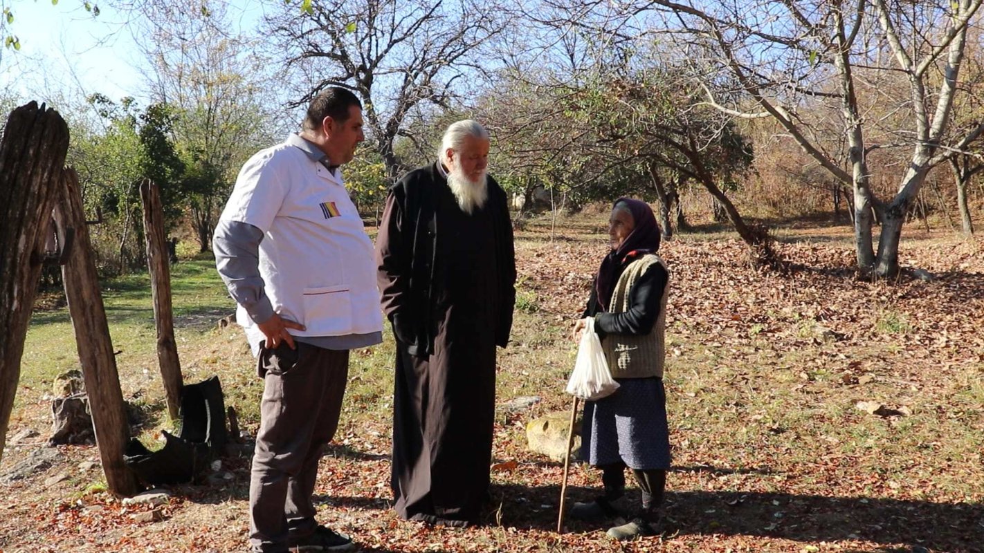 Ajutor pentru zeci de familii din două parohii prahovene 234438