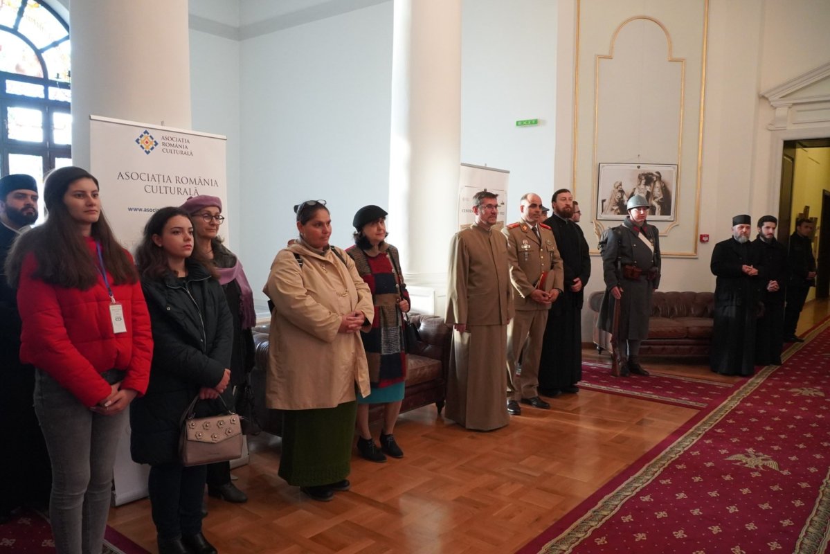 Expoziția foto‑documentară „Centenarul Încoronării” la Galați 234445